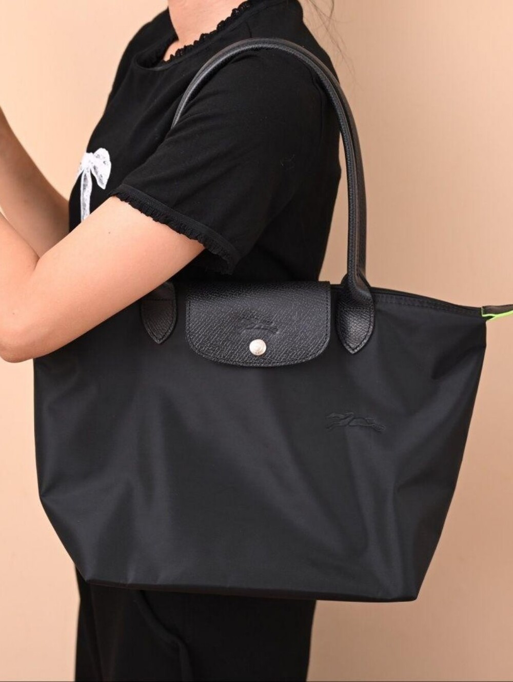 Longchamp Le Pliage Medium Nylon Tote Bag in Black - Picture 3 of 7